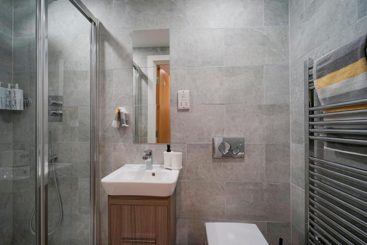 Modern 2 Bed Apartment With Juliet Balcony - Dhb Stays Leeds  Esterno foto